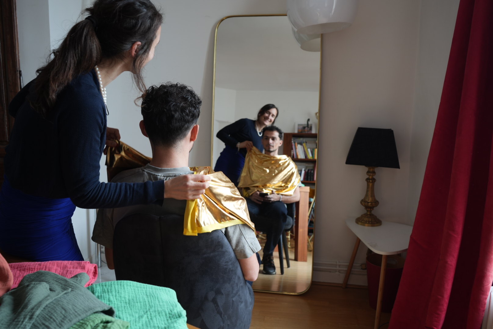 Elisabeth de Montety experte en colorimétrie réalisant des diagnostics de sous-ton de peau pour les femmes pour trouver la saison